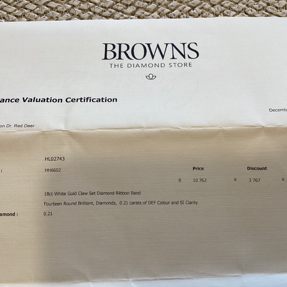 Beautiful Wedding Ring Set - Picture 8 of 9